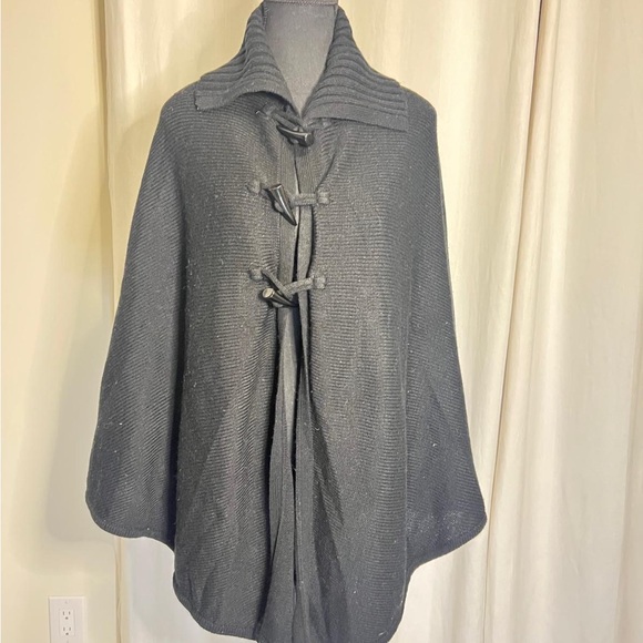 Denver Hayes Classic Black Women's Cape - Picture 2 of 7